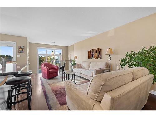 1169 Horizon Drive, Kingston, ON - Indoor Photo Showing Living Room