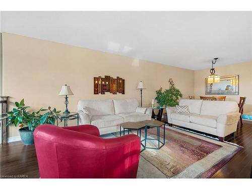 1169 Horizon Drive, Kingston, ON - Indoor Photo Showing Living Room