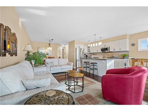 1169 Horizon Drive, Kingston, ON - Indoor Photo Showing Living Room