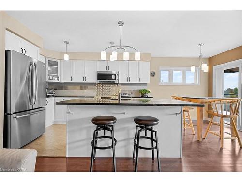 1169 Horizon Drive, Kingston, ON - Indoor Photo Showing Kitchen With Upgraded Kitchen