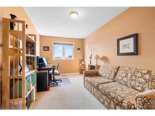 1169 Horizon Drive, Kingston, ON - Indoor Photo Showing Living Room