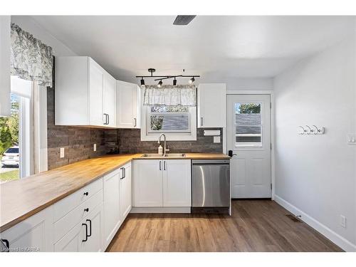 27 King Street, Lansdowne, ON - Indoor Photo Showing Kitchen With Double Sink