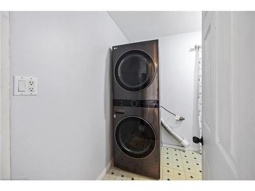 27 King Street, Lansdowne, ON - Indoor Photo Showing Laundry Room