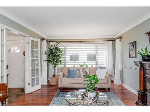 523 Glenview Avenue, Kingston, ON - Indoor Photo Showing Living Room