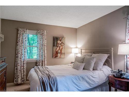 523 Glenview Avenue, Kingston, ON - Indoor Photo Showing Bedroom