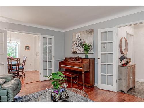 523 Glenview Avenue, Kingston, ON - Indoor Photo Showing Living Room