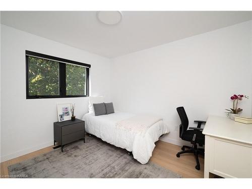 78 Pembroke Street, Kingston, ON - Indoor Photo Showing Bedroom