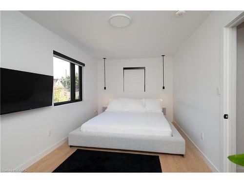 78 Pembroke Street, Kingston, ON - Indoor Photo Showing Bedroom