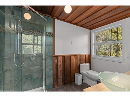 145 Taylor Road W, Gananoque, ON - Indoor Photo Showing Bathroom