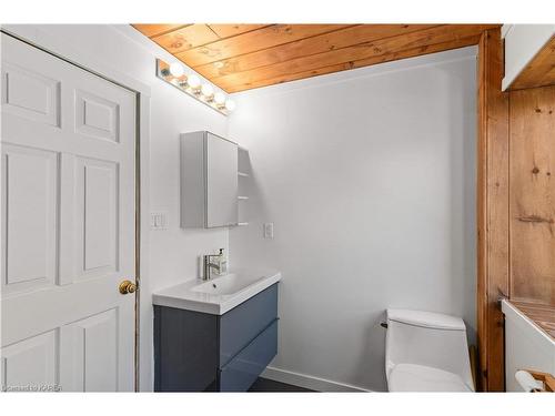 145 Taylor Road W, Gananoque, ON - Indoor Photo Showing Bathroom