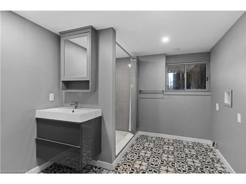 145 Taylor Road W, Gananoque, ON - Indoor Photo Showing Bathroom