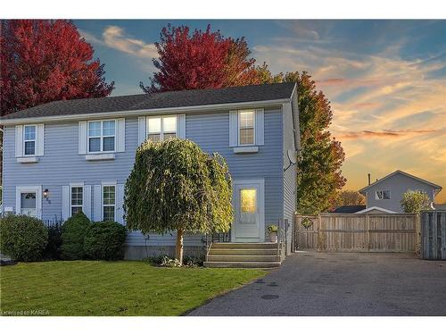 884 Uxbridge Crescent, Kingston, ON - Outdoor With Facade