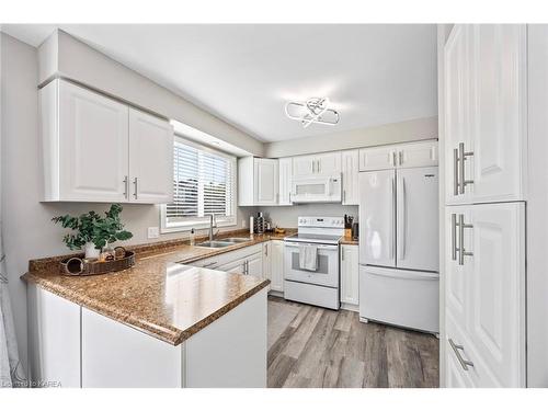 884 Uxbridge Crescent, Kingston, ON - Indoor Photo Showing Kitchen With Double Sink