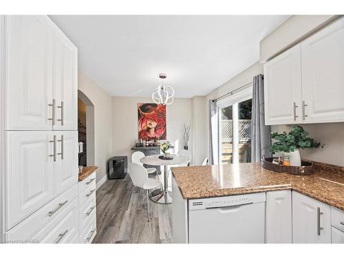 884 Uxbridge Crescent, Kingston, ON - Indoor Photo Showing Kitchen