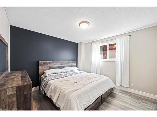 884 Uxbridge Crescent, Kingston, ON - Indoor Photo Showing Bedroom