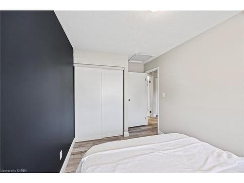 884 Uxbridge Crescent, Kingston, ON - Indoor Photo Showing Bedroom