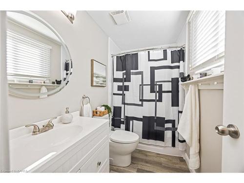 884 Uxbridge Crescent, Kingston, ON - Indoor Photo Showing Bathroom