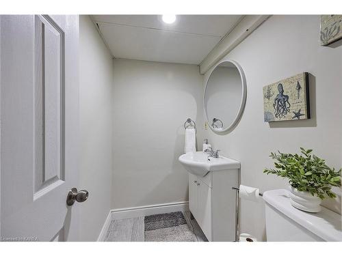 884 Uxbridge Crescent, Kingston, ON - Indoor Photo Showing Bathroom