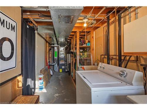 884 Uxbridge Crescent, Kingston, ON - Indoor Photo Showing Laundry Room