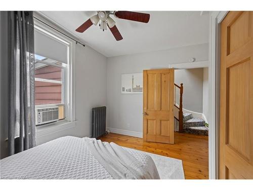 81 Wellington Street, Kingston, ON - Indoor Photo Showing Bedroom