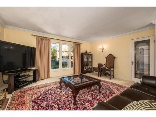 969 Mona Drive, Kingston, ON - Indoor Photo Showing Living Room