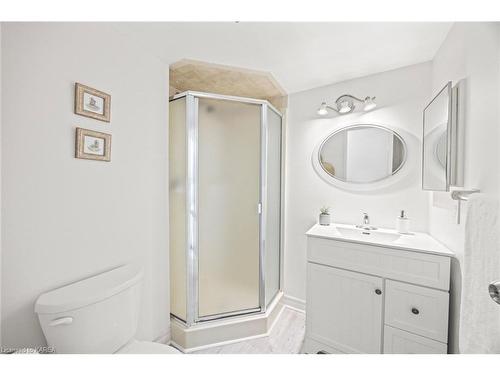 208-120 Barrett Court, Kingston, ON - Indoor Photo Showing Bathroom