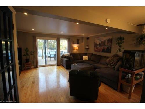 1111 Hickorywood Crescent, Kingston, ON - Indoor Photo Showing Living Room