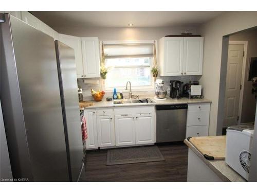 1111 Hickorywood Crescent, Kingston, ON - Indoor Photo Showing Kitchen