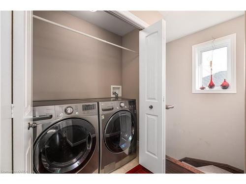 1111 Crossfield Avenue, Kingston, ON - Indoor Photo Showing Laundry Room