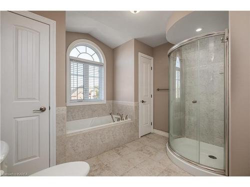 1111 Crossfield Avenue, Kingston, ON - Indoor Photo Showing Bathroom