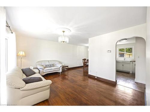 1610 John Counter Boulevard, Kingston, ON - Indoor Photo Showing Living Room