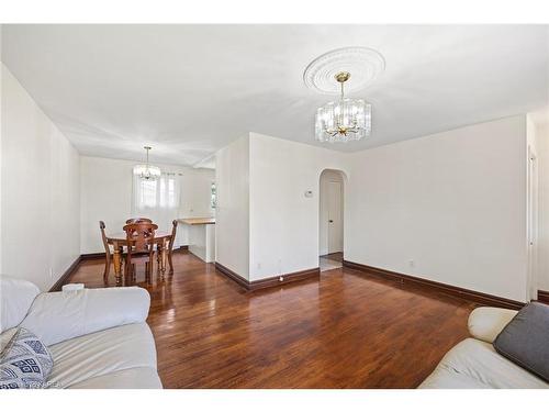 1610 John Counter Boulevard, Kingston, ON - Indoor Photo Showing Living Room