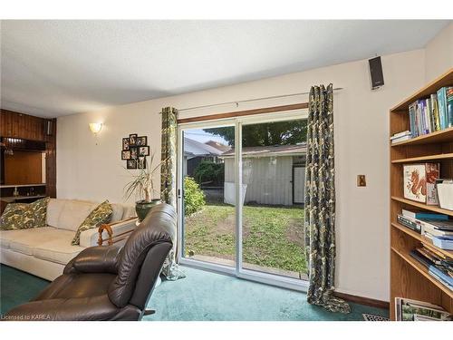 1610 John Counter Boulevard, Kingston, ON - Indoor Photo Showing Living Room