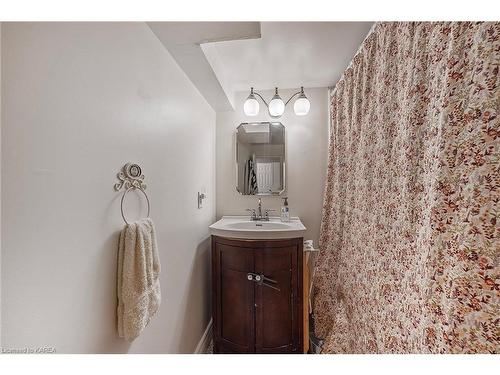 1610 John Counter Boulevard, Kingston, ON - Indoor Photo Showing Bathroom