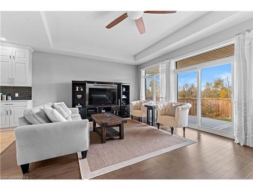 25 Staikos Court, Napanee, ON - Indoor Photo Showing Living Room