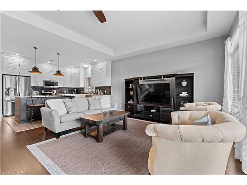 25 Staikos Court, Napanee, ON - Indoor Photo Showing Living Room