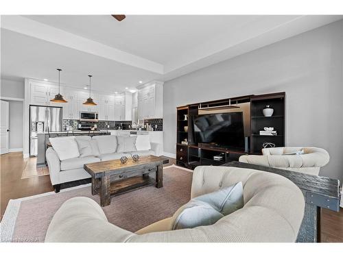 25 Staikos Court, Napanee, ON - Indoor Photo Showing Living Room