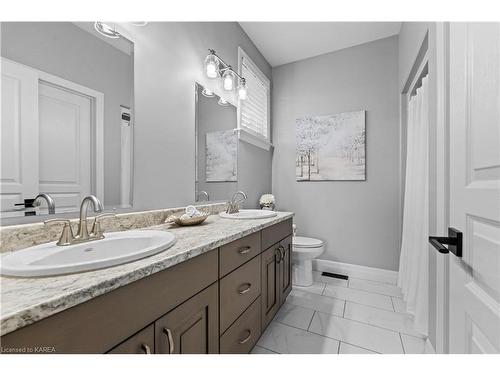 25 Staikos Court, Napanee, ON - Indoor Photo Showing Bathroom