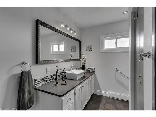 437 Haig Road, Gananoque, ON - Indoor Photo Showing Bathroom