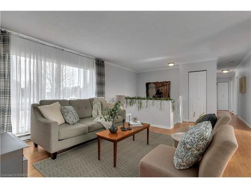 437 Haig Road, Gananoque, ON - Indoor Photo Showing Living Room