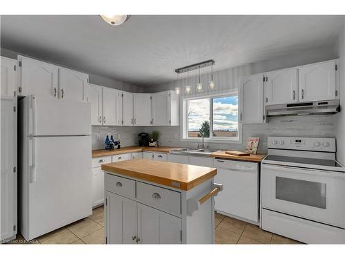 437 Haig Road, Gananoque, ON - Indoor Photo Showing Kitchen