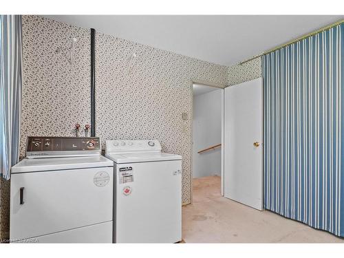 24-19 Macpherson Avenue, Kingston, ON - Indoor Photo Showing Laundry Room