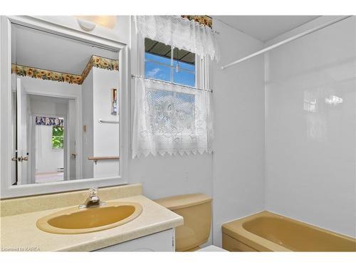 24-19 Macpherson Avenue, Kingston, ON - Indoor Photo Showing Bathroom