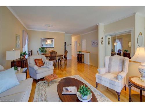 351 Emerald Street, Kingston, ON - Indoor Photo Showing Living Room