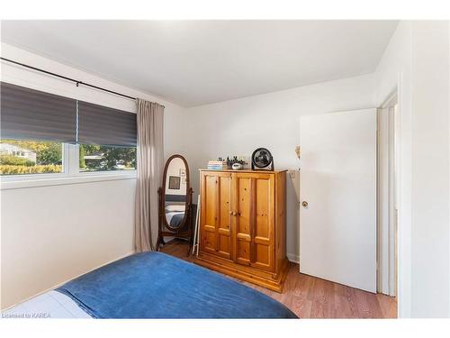 459 Mcewen Drive, Kingston, ON - Indoor Photo Showing Bedroom