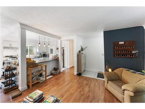 459 Mcewen Drive, Kingston, ON - Indoor Photo Showing Living Room