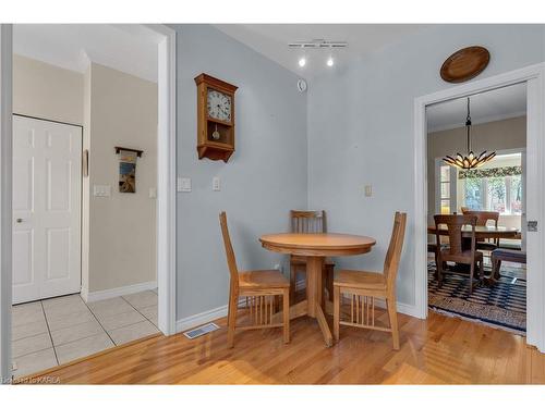 30 Yonge Street, Kingston, ON - Indoor Photo Showing Dining Room