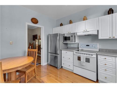 30 Yonge Street, Kingston, ON - Indoor Photo Showing Kitchen