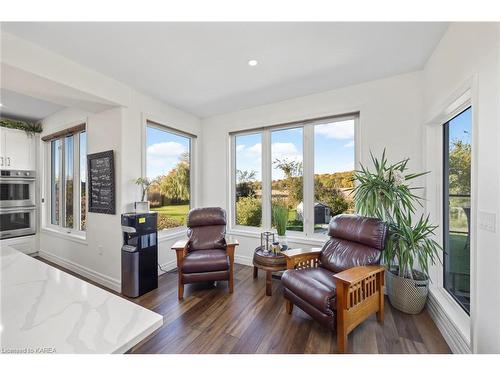 1403 Perradice Drive, Kingston, ON - Indoor Photo Showing Living Room