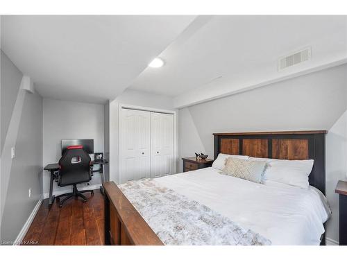 1403 Perradice Drive, Kingston, ON - Indoor Photo Showing Bedroom